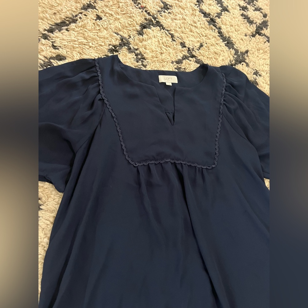 Women’s Loft Navy Blue v neck flowy Blouse size L